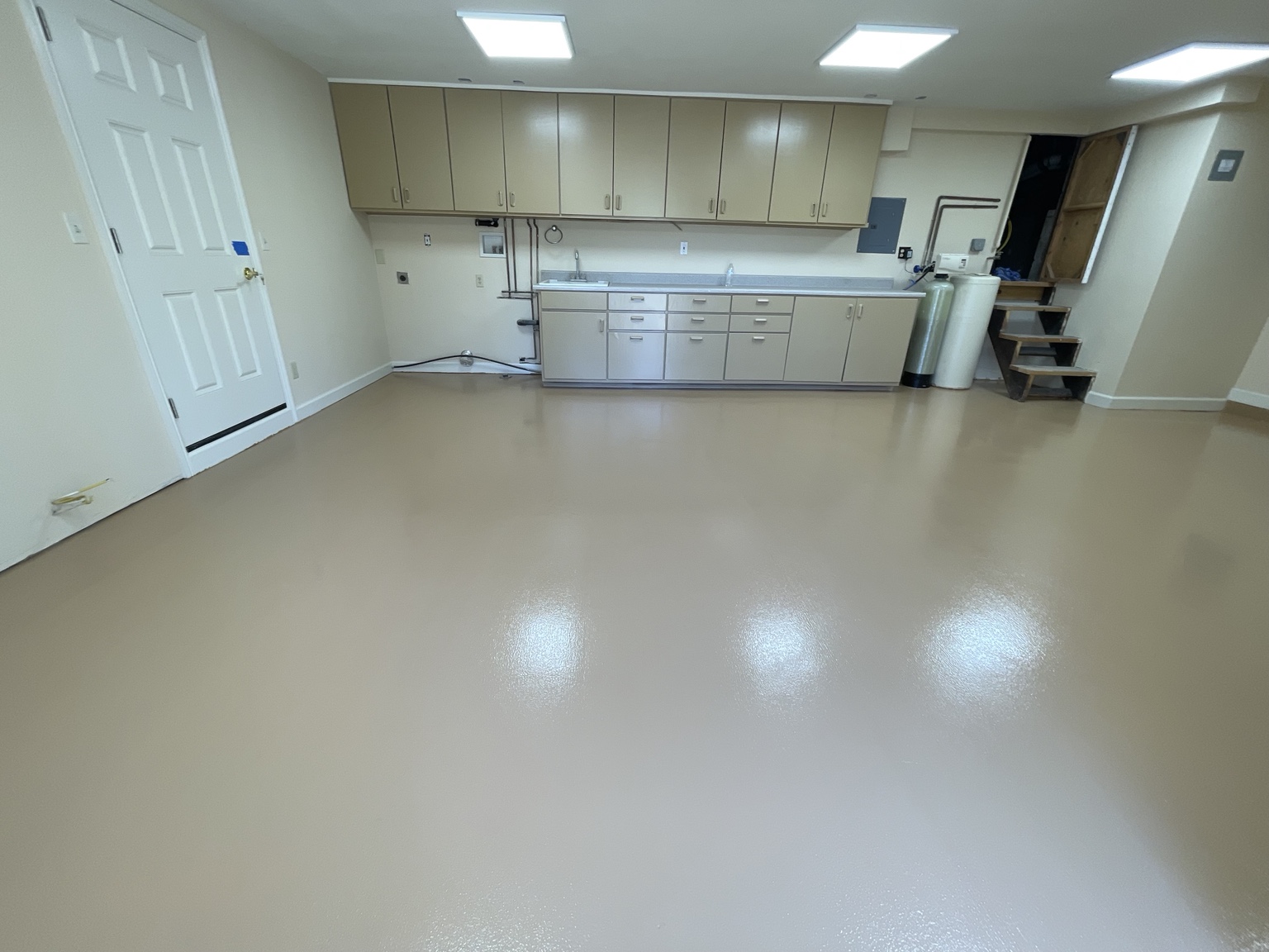 Solid-color garage coating
